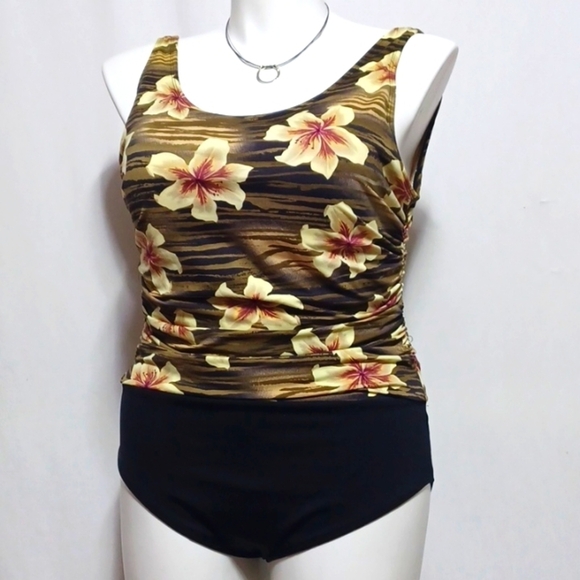 BEACH CABANA ONE PIECE SWIM WEAR SIZE 1X IN A NYLON SPANDEX MATERIAL BLEND - Picture 1 of 7